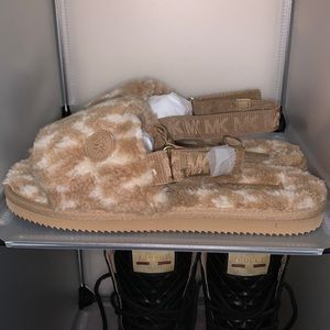 Michael Kors Juniper slippery slides size 11